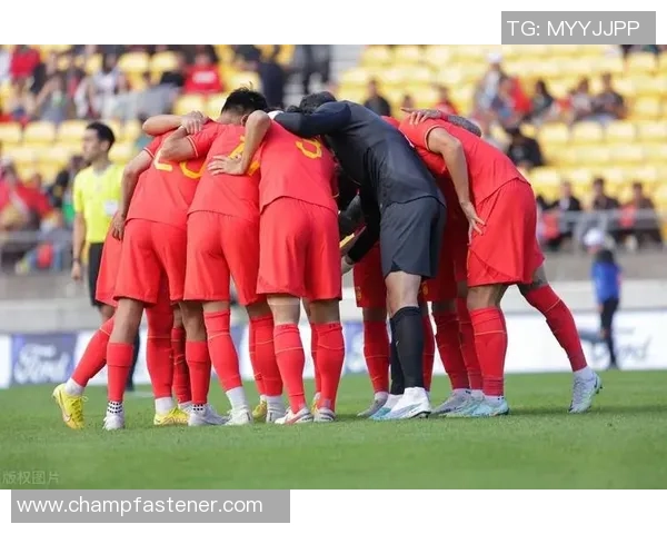 2020年国足与上港激战回顾：激情碰撞与未来展望的精彩瞬间