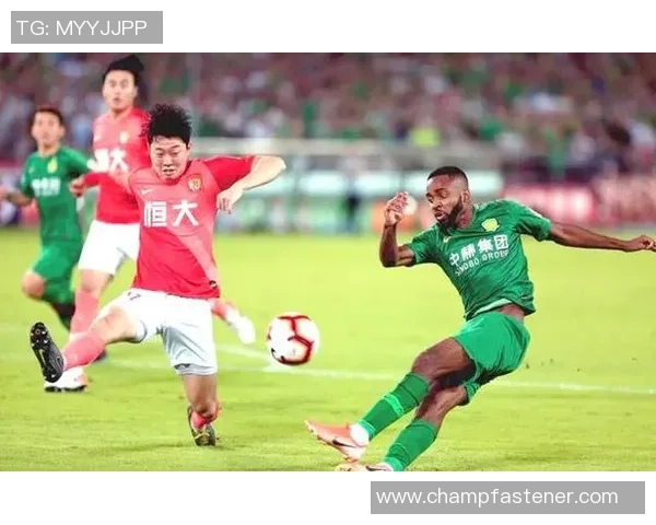 广州恒大与上海上演巅峰对决球迷期待精彩赛事再创经典瞬间