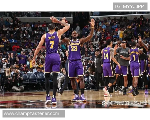 湖人对掘金精彩赛事回放全程回顾与分析让你重温比赛瞬间 湖人对掘金精彩赛事回放全程回顾与分析让你重温比赛瞬间